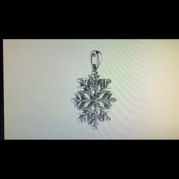 ONE-OF-A-KIND 14kt White Gold Snowflake Necklace - Picture 4 of 8